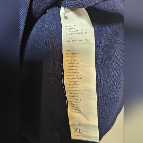 Fabletics Scrub Set - Picture 7 of 11